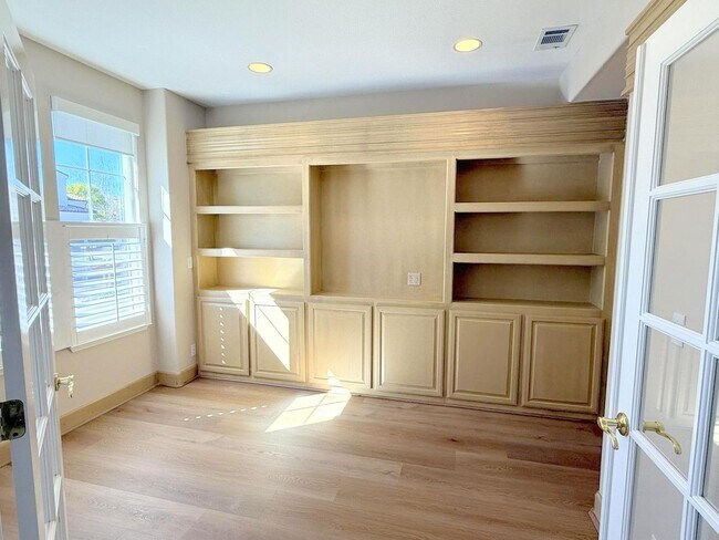 Building Photo - Former Model Home in Desirable Bridges Com...