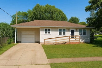 Building Photo - 416 Woodland Ave