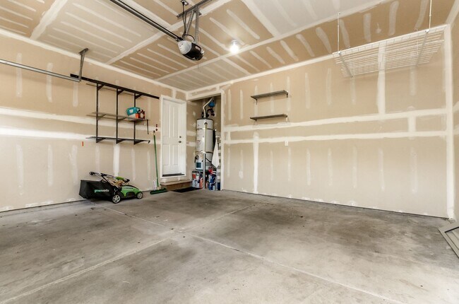 Building Photo - 3684 London Loop NE