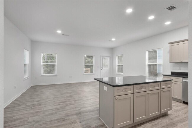Building Photo - Spacious 4-Bedroom Townhome