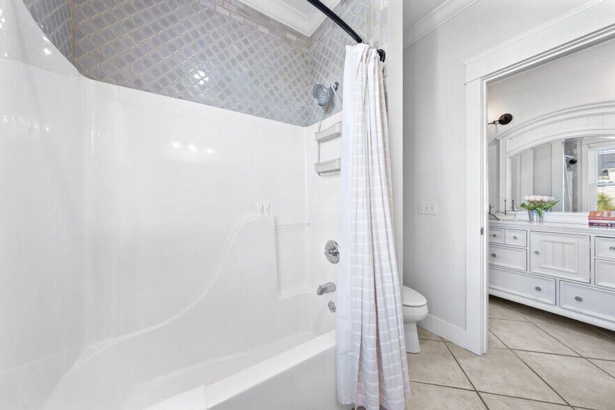 Building Photo - 15 Meeting St