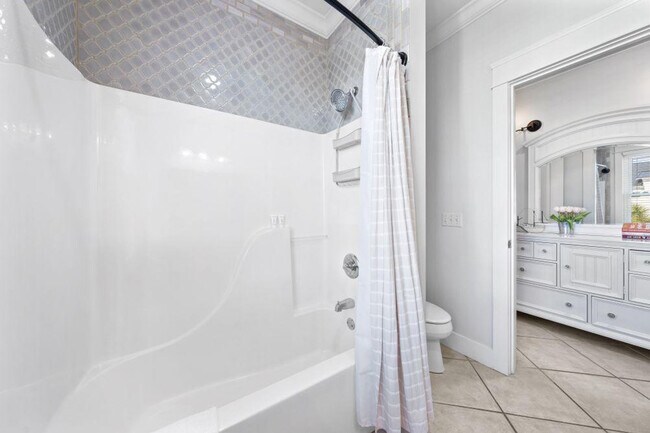 Building Photo - 15 Meeting St