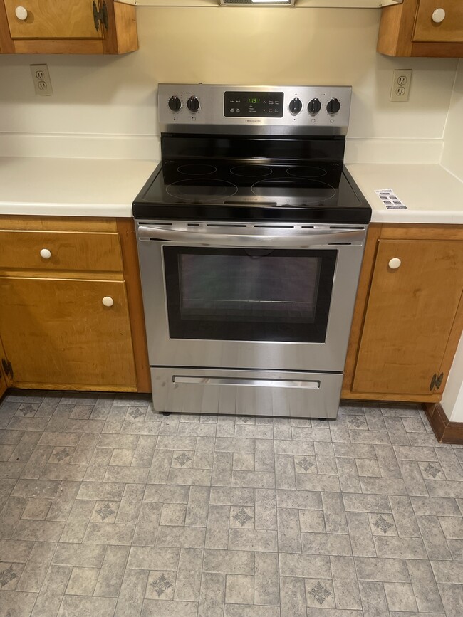 Building Photo - 33 Chestnut St