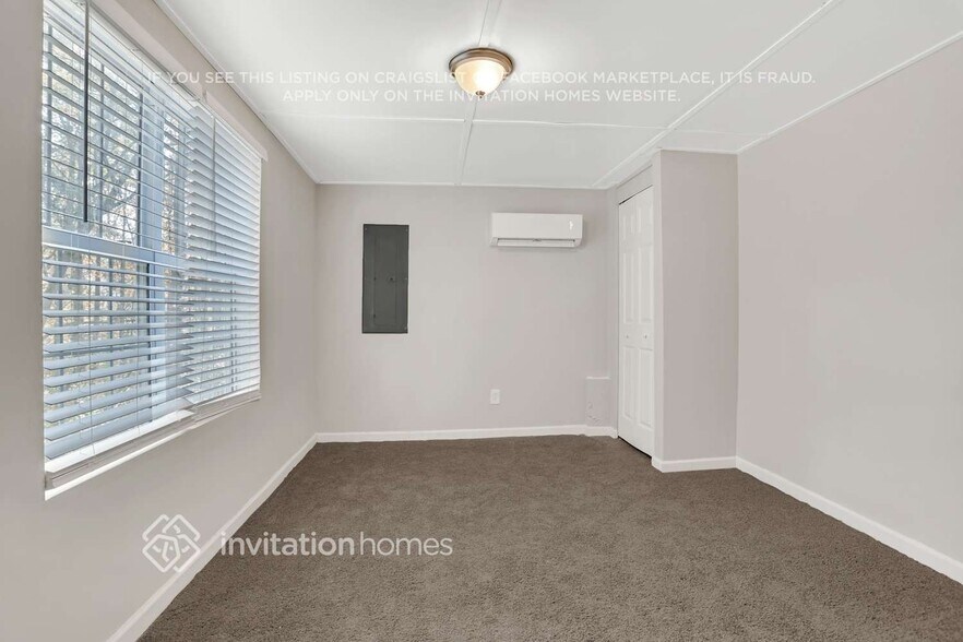 Building Photo - 4150 Hillsborough Dr SW
