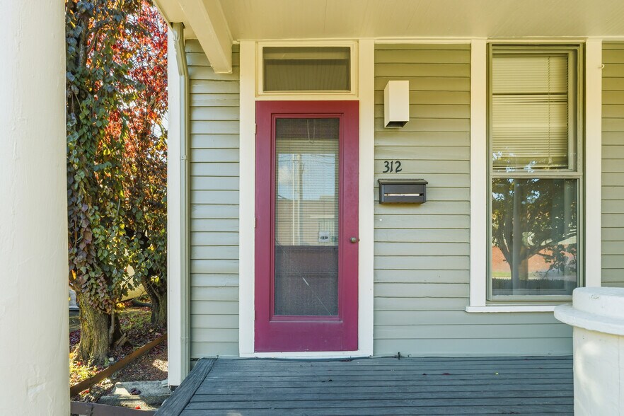 Building Photo - 312 N College Ave