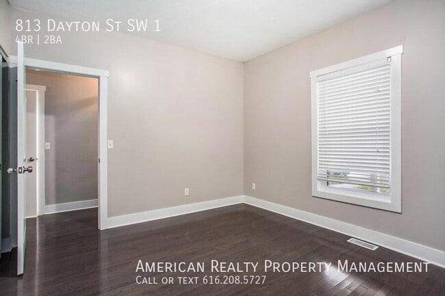 Building Photo - 813 Dayton St SW