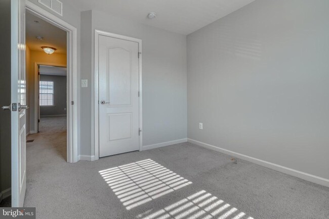 Building Photo - 985 Morgan Run Rd