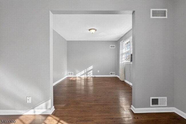 Building Photo - 17 Union Ave