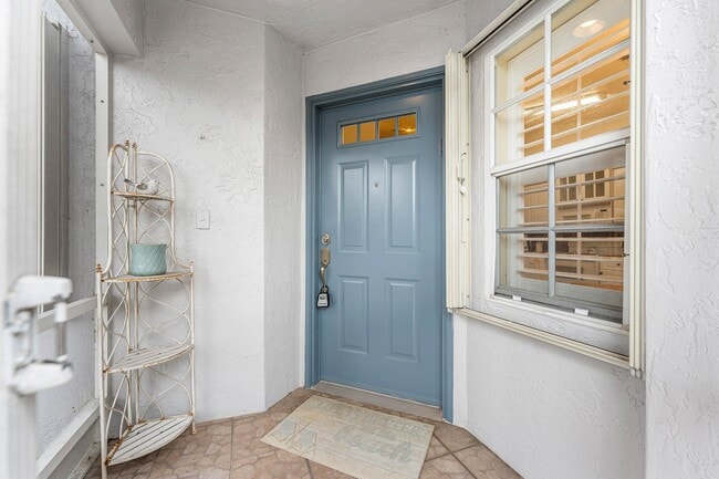 Building Photo - 8084 Summer Shores Dr