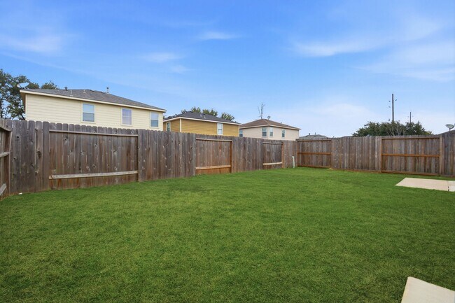 Building Photo - 3023 Legends York Dr