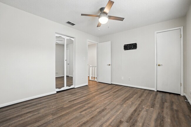 Building Photo - 1101 Surry Ln
