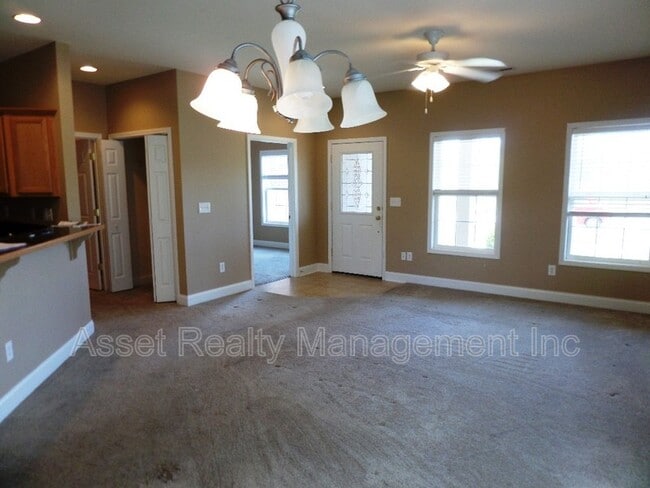 Building Photo - 121 Hatleyberry St