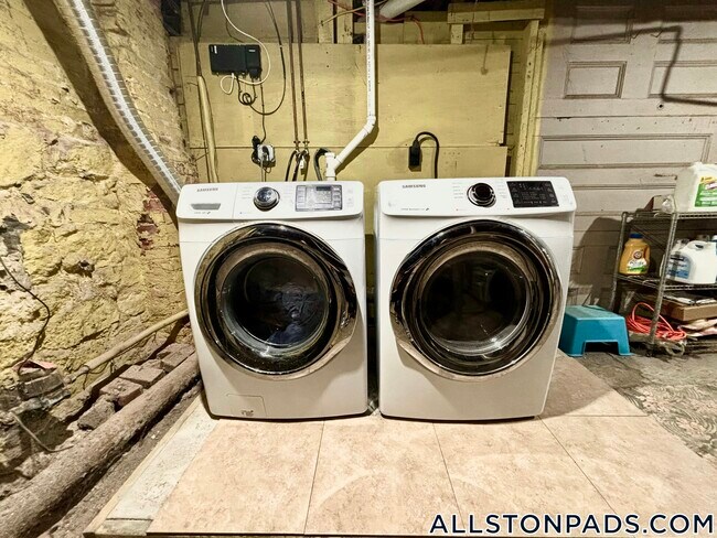 Building Photo - 18 Holmes St