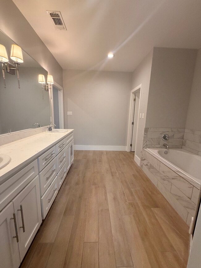 Building Photo - 1206 Burgandy Dr