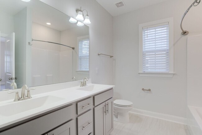 Building Photo - Light & Bright 4BR 3BA house in Tryon, Wak...