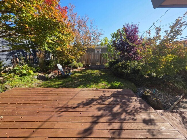 Building Photo - 2 Bedroom Home in Manette!