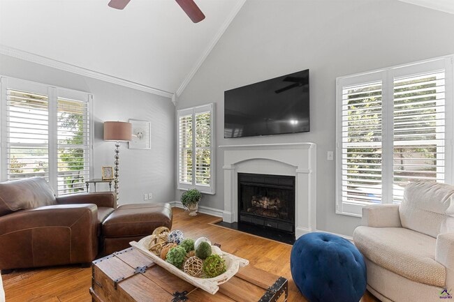 Building Photo - 217 Mossland Dr