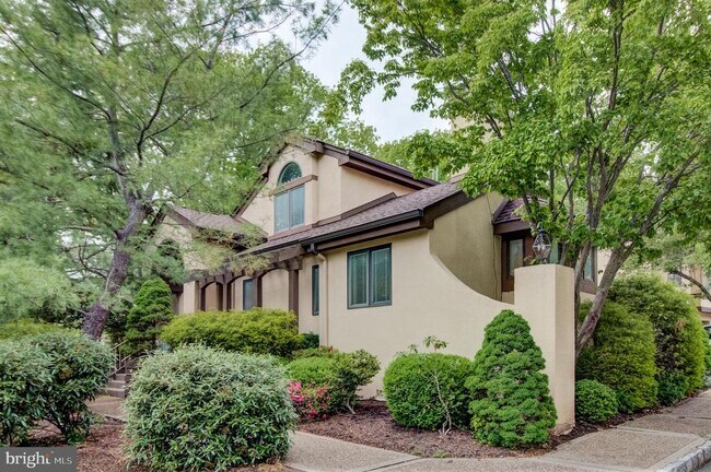 Building Photo - 307 Sayre Dr