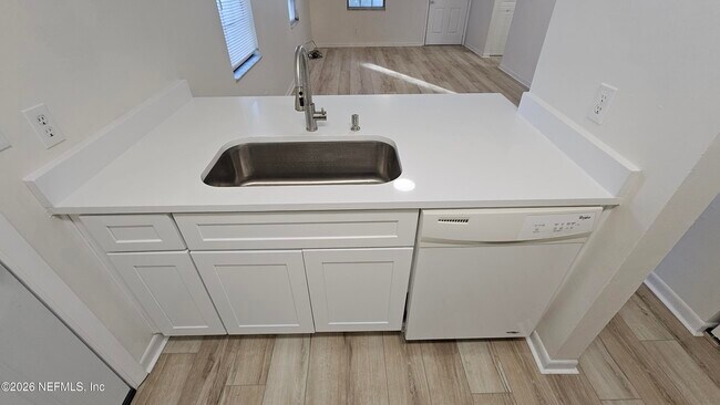 Building Photo - 820 Orchid St