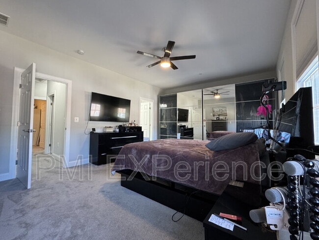 Building Photo - 1001 Rye Dr