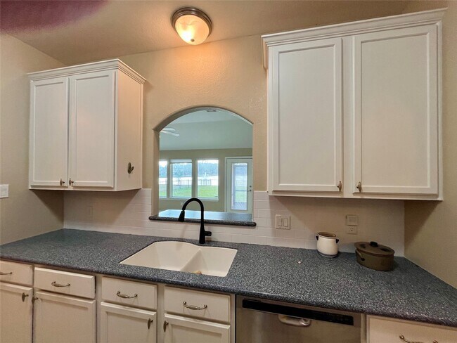 Building Photo - 9311 E Lakeside Dr