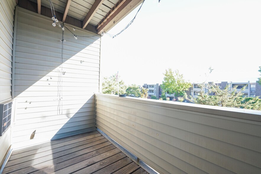 Building Photo - 1 River Rd