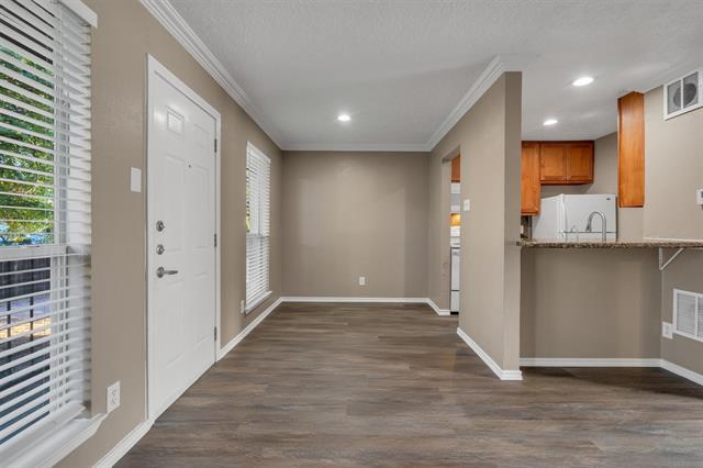 Building Photo - 5727 Richmond Ave