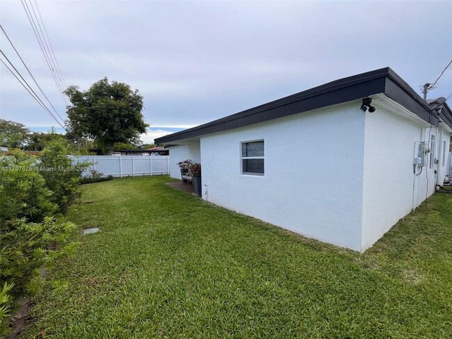 Building Photo - 18361 NE 20th Pl