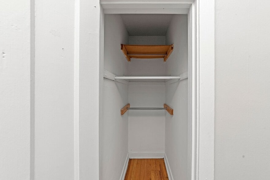 Building Photo - 5614 N Kimball Ave