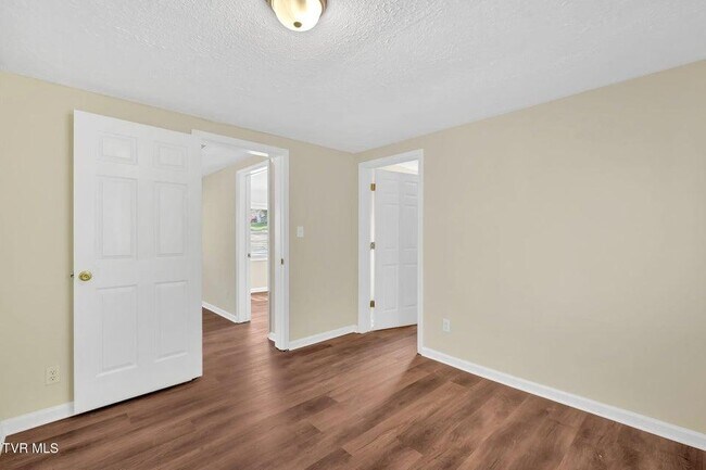 Building Photo - 3361 Bloomingdale Rd