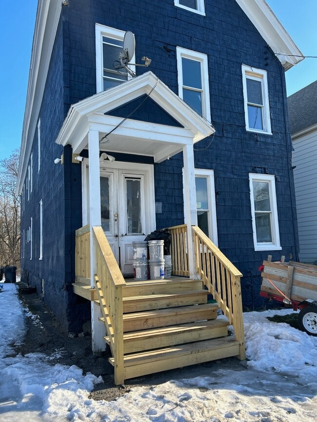 Primary Photo - 7 4th Ave