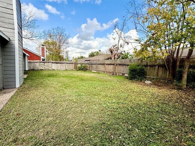 Building Photo - 11910 Green Glade Dr