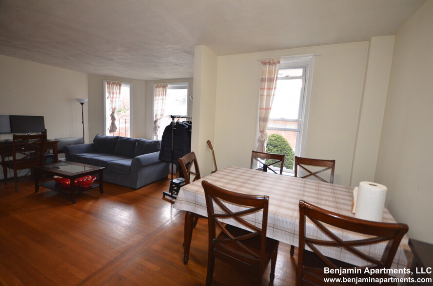 Building Photo - 316 Tappan St