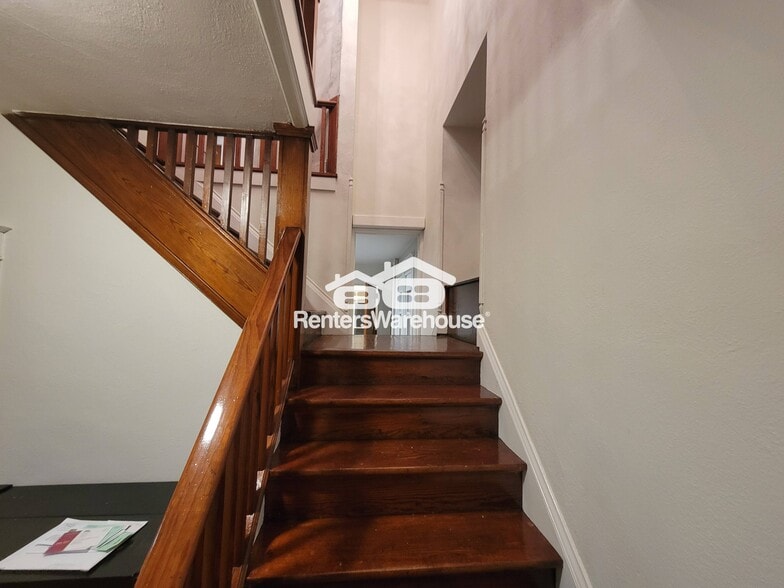 Building Photo - 314 St Olaf Ave