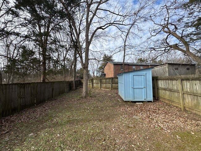 Building Photo - Updated 3BR Home Near Percy Priest & Airport – Fenced Yard & Easy Commute