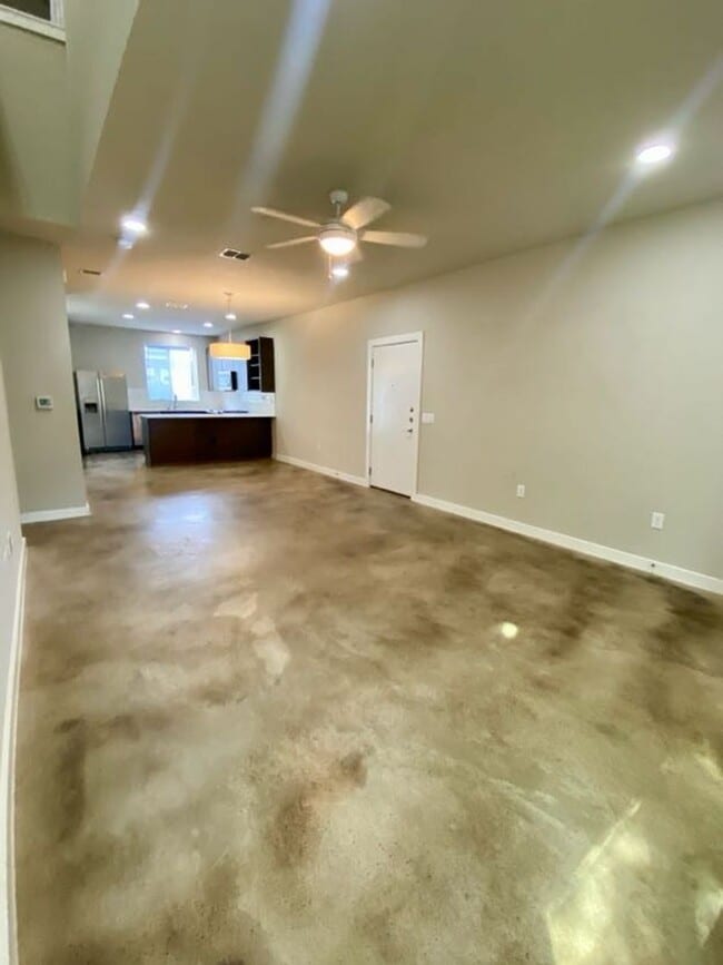 Building Photo - Beautiful Home Move in Ready Located minutes from Southtown!