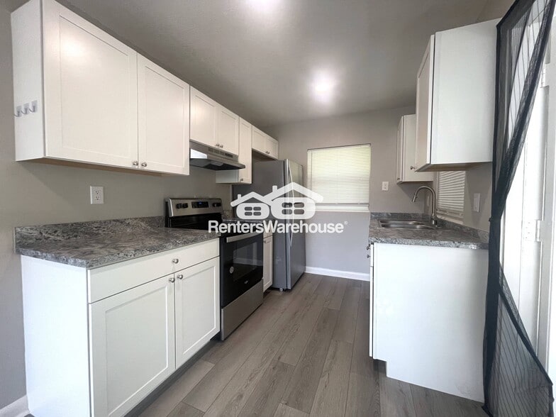 Building Photo - 310 S Arcturas Ave