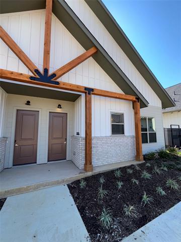 Building Photo - 2036 Oak Grove Ln