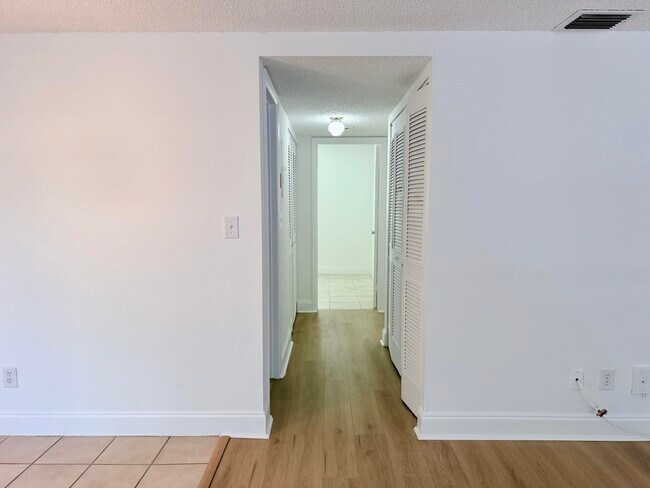 Building Photo - 1245 S Flagler Ave