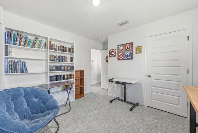 Building Photo - 25 Riverwalk Xing