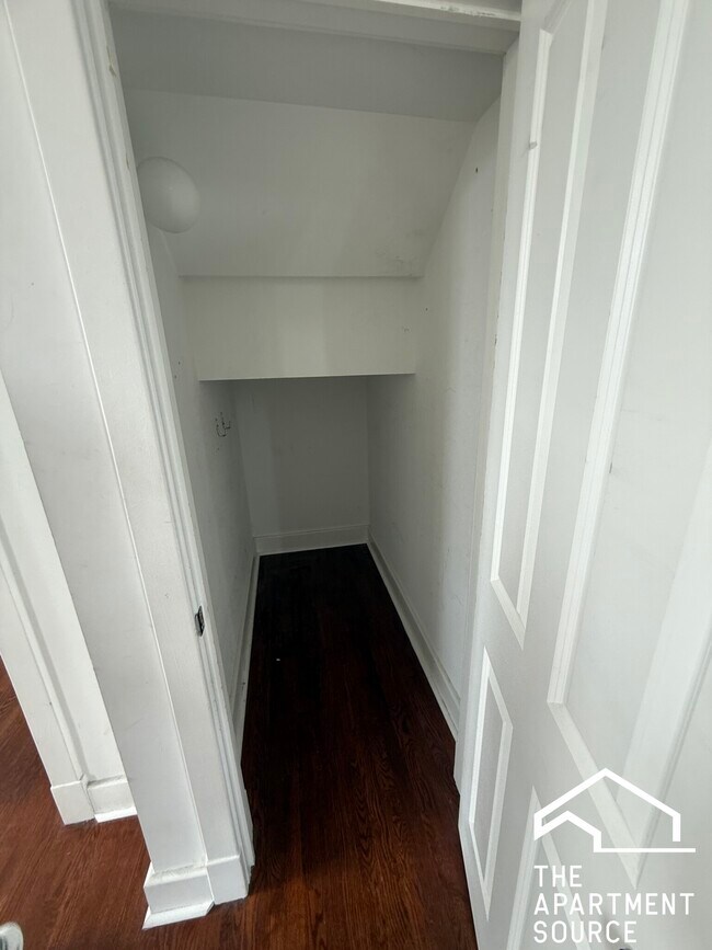 Building Photo - 1657 S Throop St