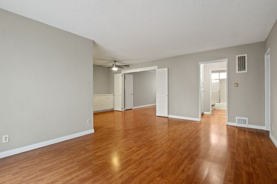 Building Photo - 3735 Mentone Ave