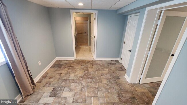 Building Photo - 3702 Blueberry Dr