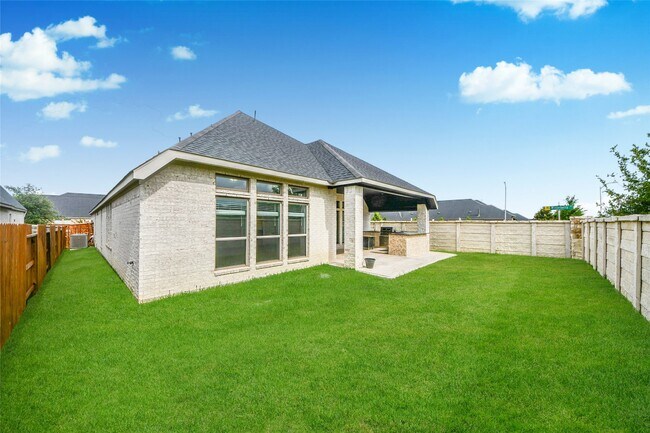 Building Photo - 2130 Coyote Run Dr