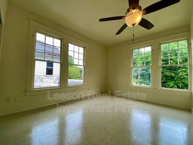 Building Photo - 451 Egan St