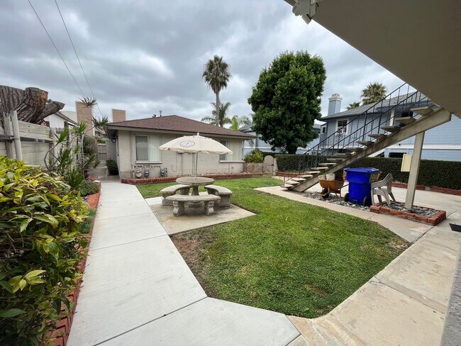 Building Photo - Oliver Ave | Relaxed Coastal Apartments in Pacific Beach – Easy Living Just Blocks from the Ocean!