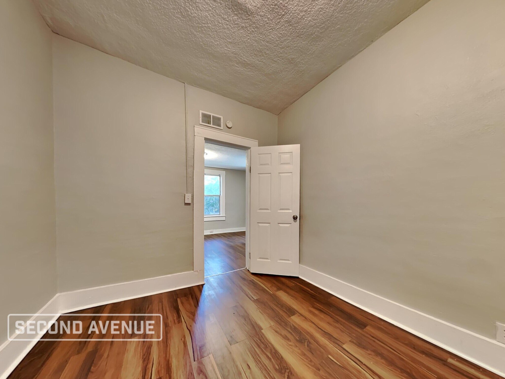 Building Photo - 1548 W 23rd St