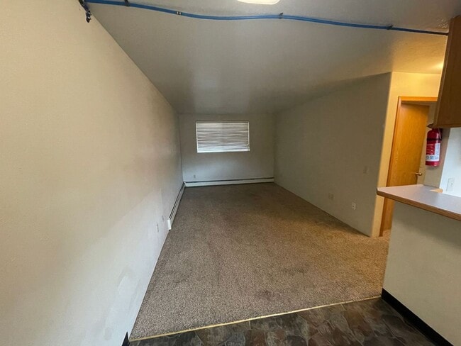 Building Photo - 1 BD, 1 BA Apartment Nestled Back on a Cul-de-Sac