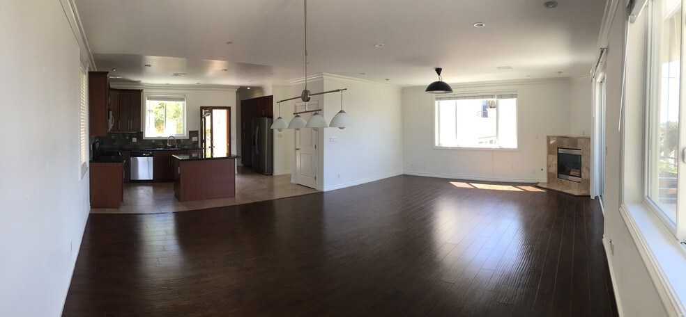Building Photo - 1530 Parmer Ave