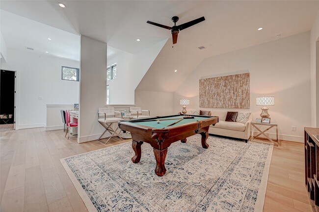 Building Photo - 1506 W 43rd St